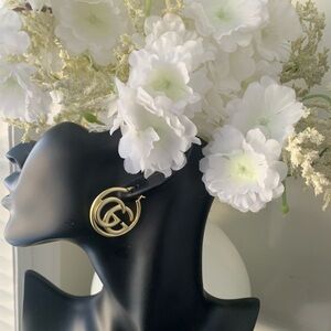 Elegant Gold Hoop Earrings